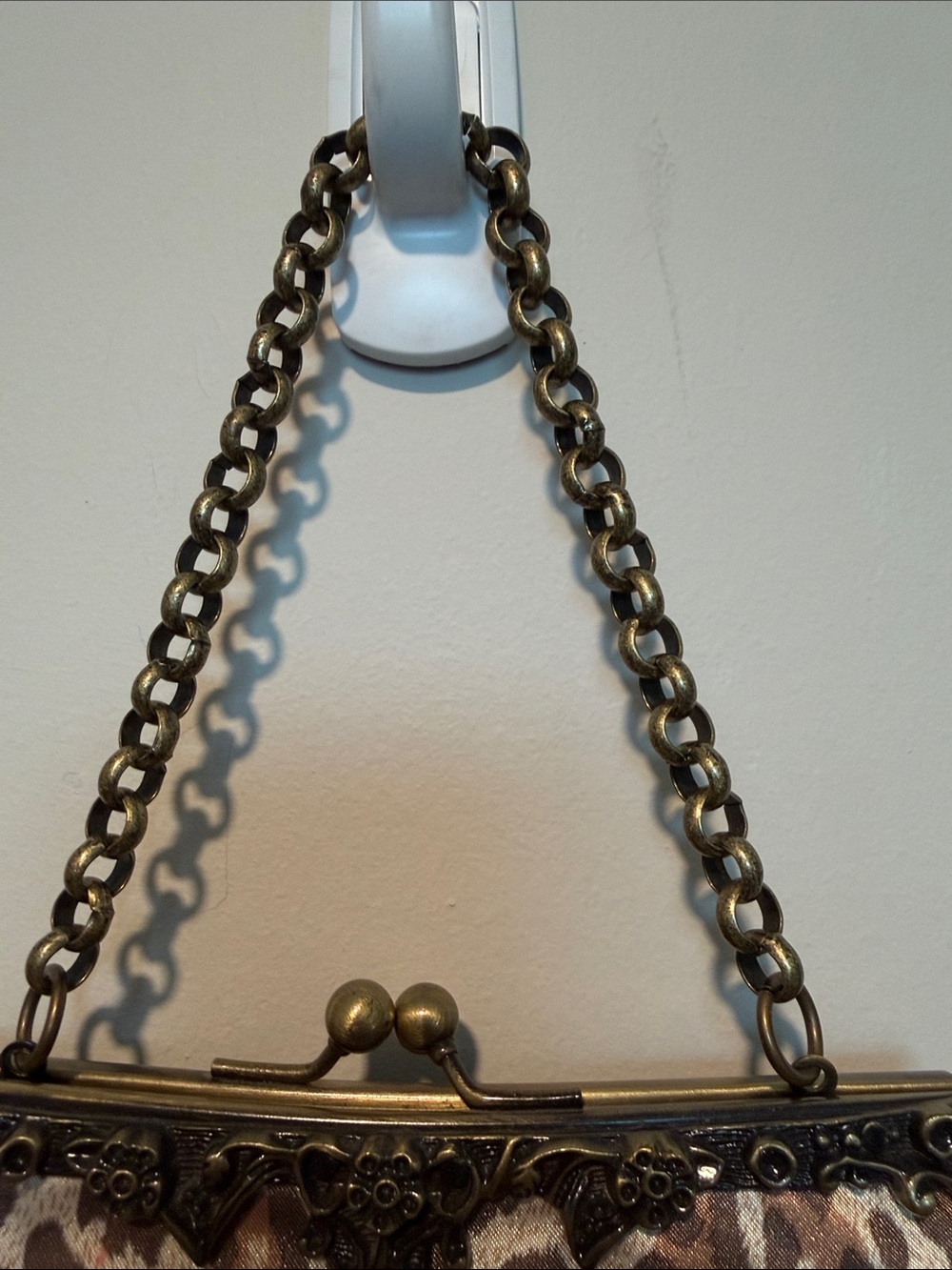 Vintage Guess cheetah print satin clutch purse w/ rhinestone bee emblem. - Picture 4 of 6